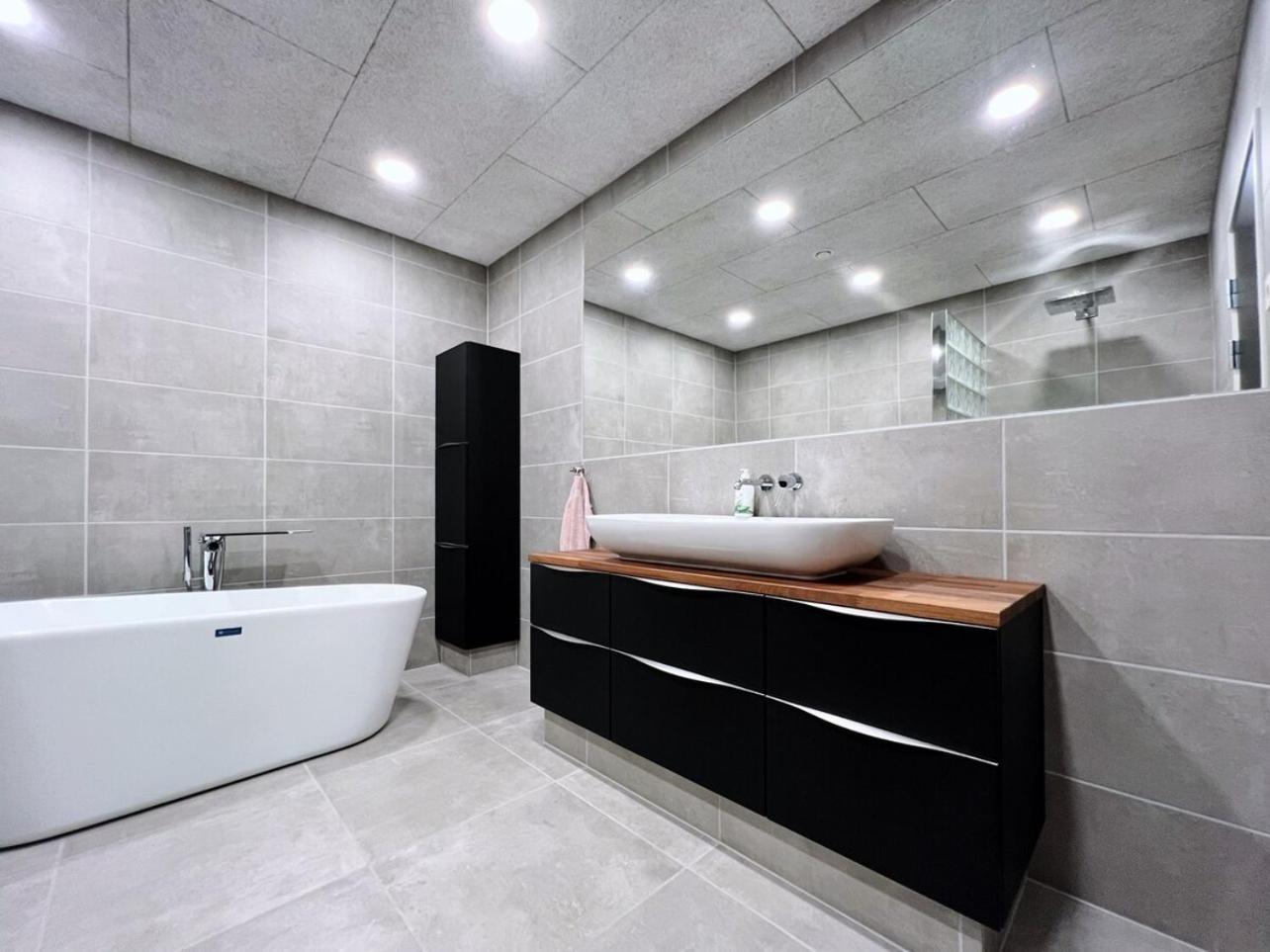 Stunning Ocean View Penthouse Apartment Oravik ภายนอก รูปภาพ